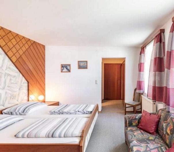 Austria Traveller Hotel Lenzing Exteriör bild